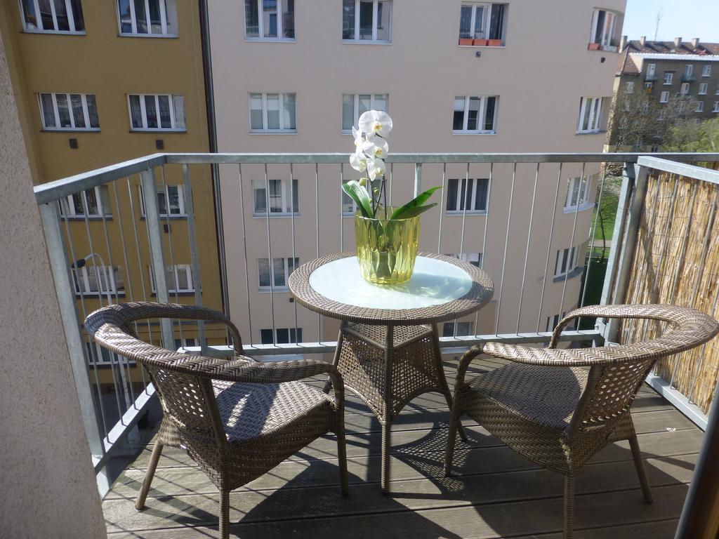Apartments Palmovka Prag Exteriör bild